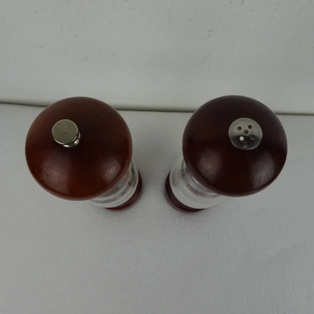 Vintage Clear Acrylic & Wood Pepper Mill And Salt Shaker Set 10